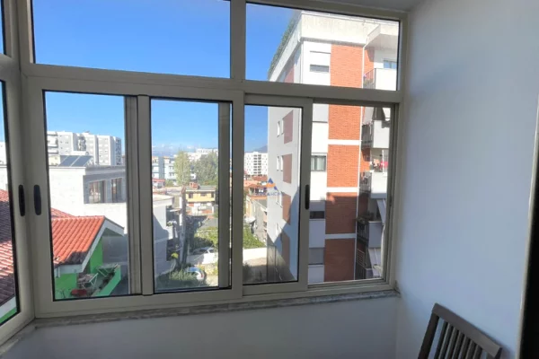 Shtepi me qera Apartament ne Tirane, 2+1, Mobilimi E mobiluar, Pagesa 600  Euro.