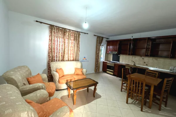 Shtepi me qera 2+1 ne Tirane - 450 Euro