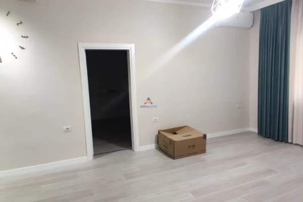 Shtepi me qera Apartament ne Tirane, 3+1, Mobilimi Bosh, pa mobiluar, Pagesa 800  Euro.