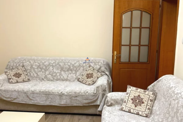 Shtepi me qera 2+1 ne Tirane - 700 Euro