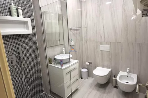 Shtepi ne shitje Apartament ne Tirane, 2+1, Mobilimi E mobiluar, Pagesa 400,000  Euro.