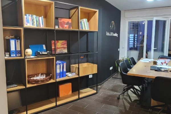 Business Property for Rent 3+1 in Tirana - 800 Euro