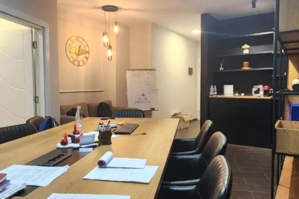 Business Property for Rent 3+1 in Tirana - 800 Euro