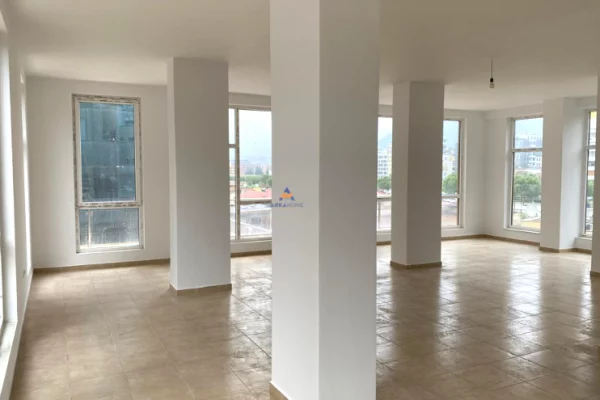 Business Property for Rent 3+1 in Tirana - 2,500 Euro