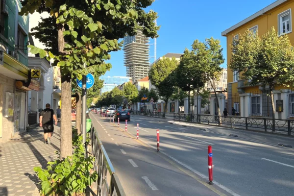 Ambient biznesi me qera 3+1 ne Tirane - 1,500 Euro