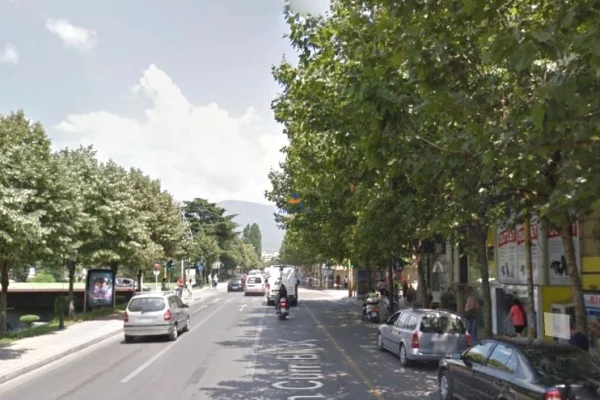 Business Property for Rent 1+1 in Tirana - 1,040 Euro