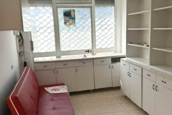 Business Property for Rent 6+1 in Tirana - 519 Euro