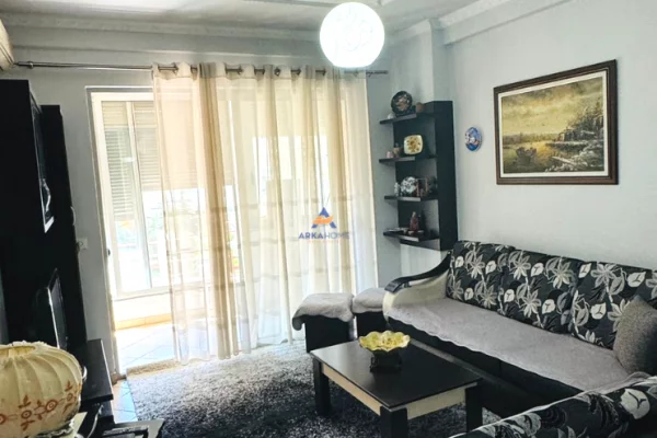 Shtepi me qera 2+1 ne Tirane - 570 Euro