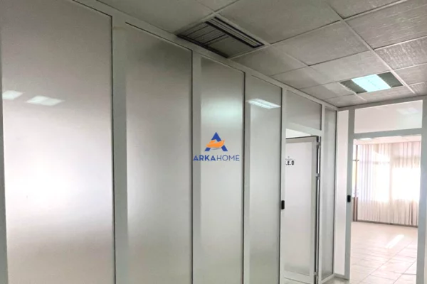 Business Property for Rent 3+1 in Tirana - 2,550 Euro