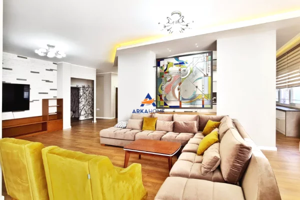 Shtepi me qera 4+1 ne Tirane - 1,244 Euro