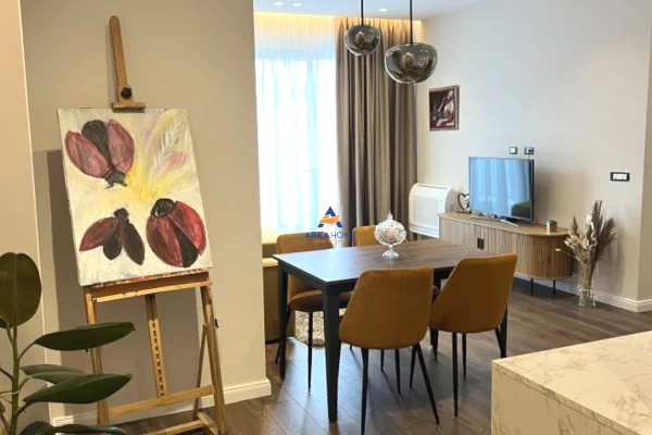 Shtepi me qera 2+1 ne Tirane - 1,100 Euro