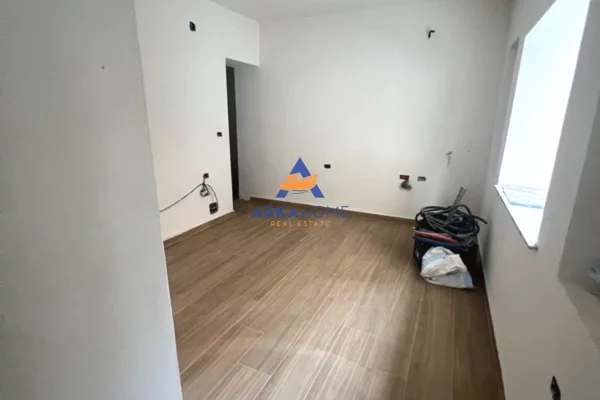 Business Property for Rent 3+1 in Tirana - 600 Euro