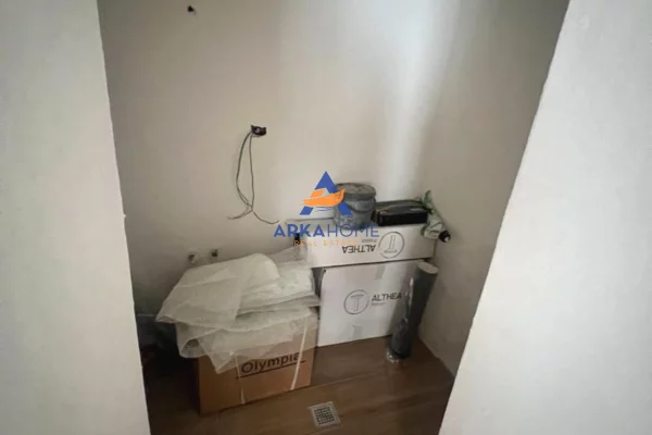 Business Property for Rent 3+1 in Tirana - 600 Euro