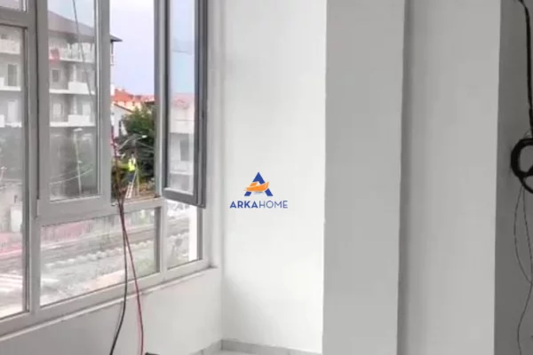 Business Property for Rent 6+1 in Tirana - 900 Euro