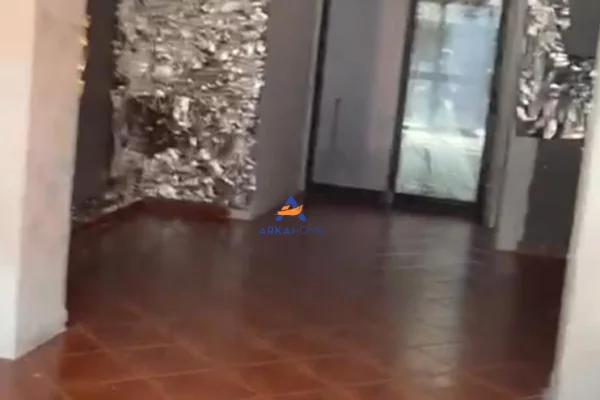 Business Property for Rent 1+1 in Tirana - 400 Leke