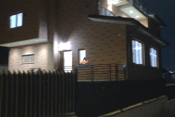 Casa in affitto 7+1 a Tirana - 5,000 Euro