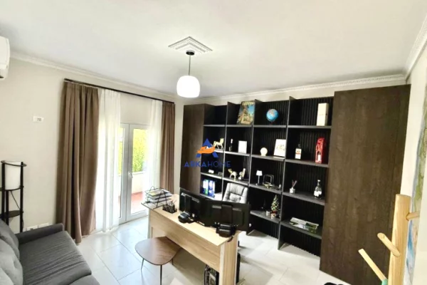 Ambient biznesi me qera 3+1 ne Tirane - 650 Euro