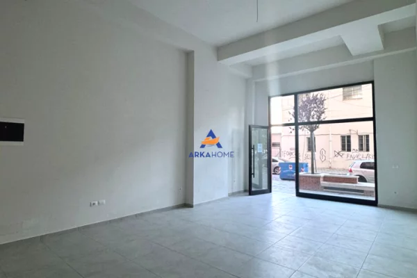 Ambient biznesi me qera 3+1 ne Tirane - 700 Euro