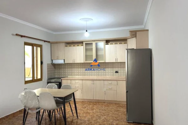 Shtepi me qera 2+1 ne Tirane - 55,000 Leke