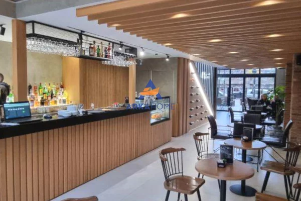Ambient biznesi me qera 2+1 ne Tirane - 1,350 Euro
