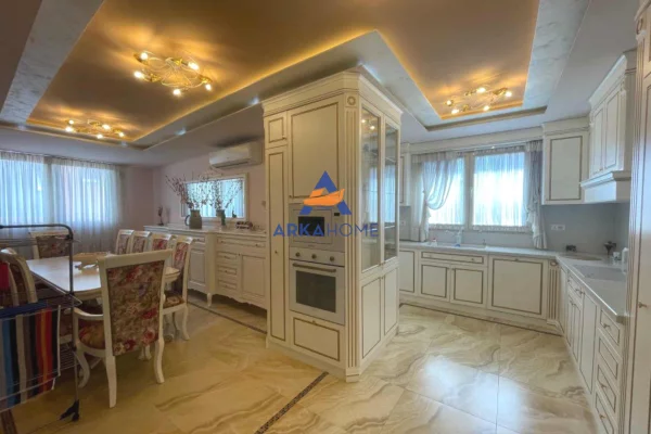 Shtepi ne shitje 4+1 ne Tirane - 424,000 Euro