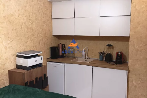 Ambient biznesi me qera 3+1 ne Tirane - 1,500 Euro