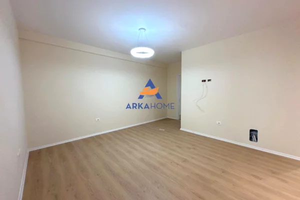 Ambient biznesi me qera 3+1 ne Tirane - 575 Euro