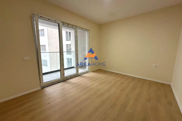 Ambient biznesi me qera 3+1 ne Tirane - 575 Euro