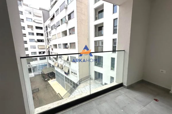 AMBIENT BIZNESI ME QIRA 97M2 "BULEVARDI MIGJENI ,ASTIR" 55.000 LEKE