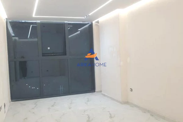 Ambient biznesi me qera 3+1 ne Tirane - 1,000 Euro