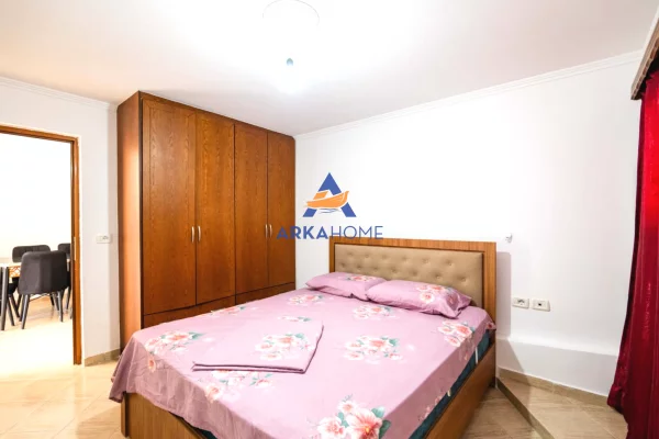 Shtepi me qera 5+1 ne Sarande - 12,000 Euro