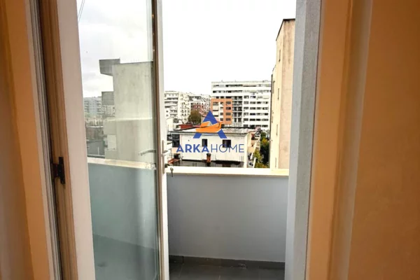 Shtepi ne shitje Apartament ne Tirane, 1+1, Mobilimi Bosh, pa mobiluar, Pagesa 90,000  Euro.