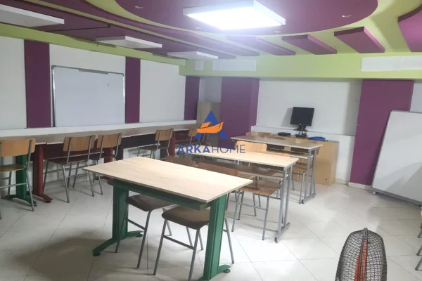 Ambient biznesi me qera 2+1 ne Tirane - 600 Euro