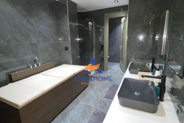 Shtepi me qera Apartament ne Tirane, 3+1, Mobilimi E mobiluar, Pagesa 2,500  Euro.