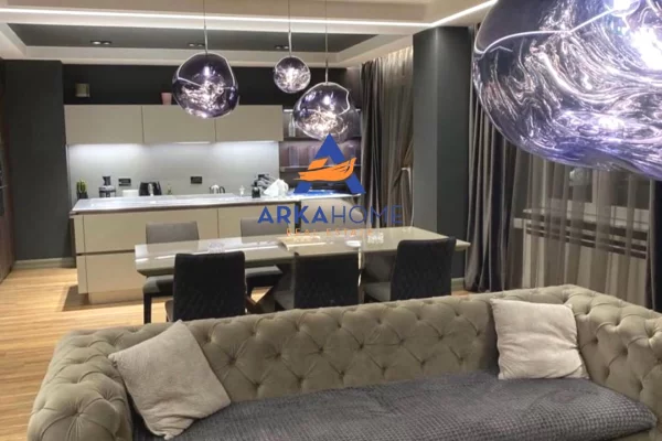 Shtepi me qera 3+1 ne Tirane - 2,500 Euro