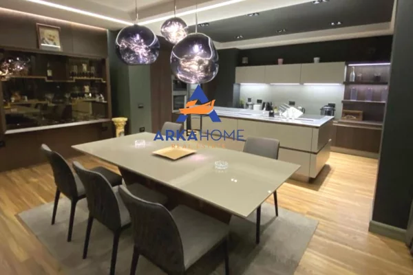 Shtepi me qera 3+1 ne Tirane - 2,500 Euro