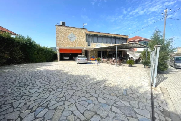 Ambiente Commerciale in Affitto 2+1 a Tirana - 1,800 Euro