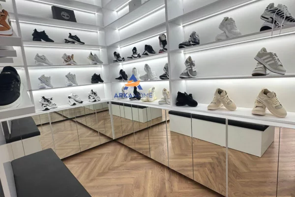 JEPET DYQAN ME QERA PRANE SHKOLLES SE BALETIT 700 EURO