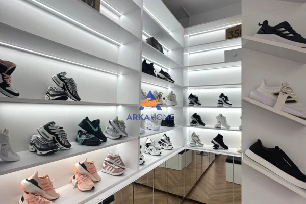 Ambiente Commerciale in Affitto 1+1 a Tirana - 700 Euro