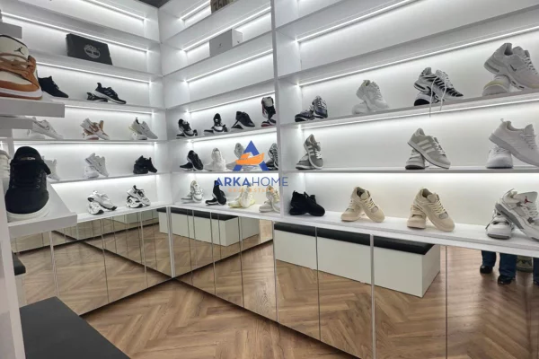 Ambiente Commerciale in Affitto 1+1 a Tirana - 700 Euro