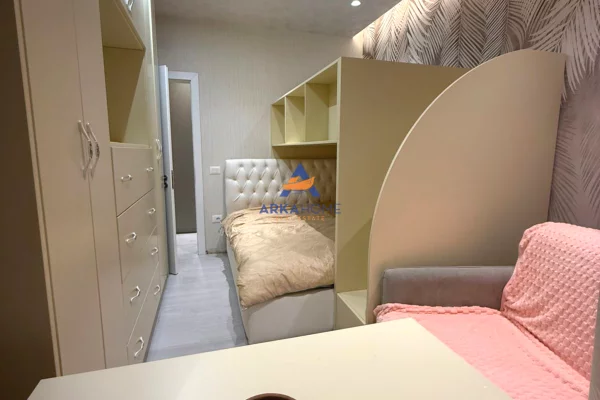 Shtepi ne shitje Apartament ne Tirane, 2+1, Mobilimi E mobiluar, Pagesa 240,000  Euro.