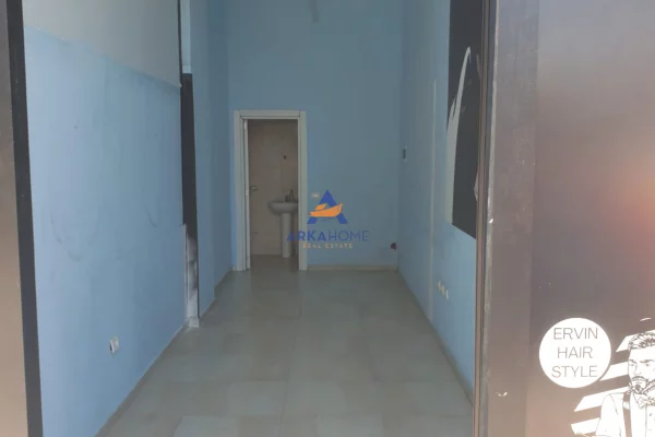 Ambiente Commerciale in Affitto 1+1 a Tirana - 420 Euro