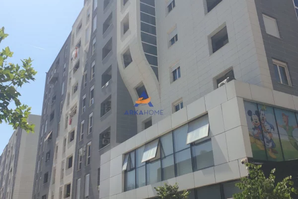 Ambiente Commerciale in Affitto 1+1 a Tirana - 420 Euro