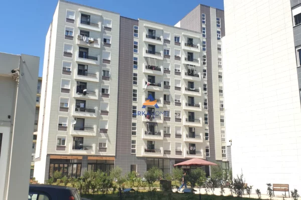 Ambiente Commerciale in Affitto 1+1 a Tirana - 420 Euro