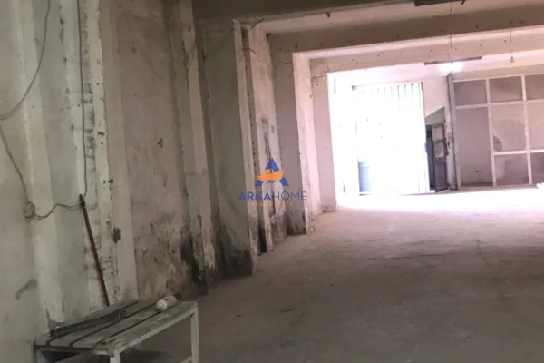 Ambient biznesi me qera 4+1 ne Tirane - 800 Euro