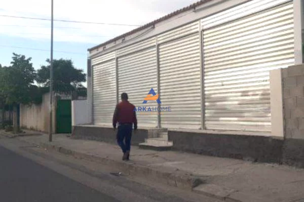 Ambiente Commerciale in Affitto 1+1 a Tirana - 600 Euro