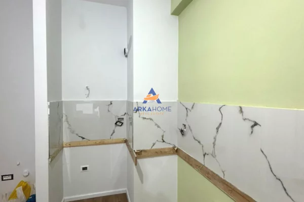Shtepi me qera Apartament ne Tirane, 1+1, Mobilimi Pjeserisht e mobiluar, Pagesa 400  Euro.