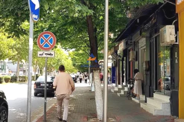 Ambient biznesi me qera 1+1 ne Tirane - 1,500 Euro
