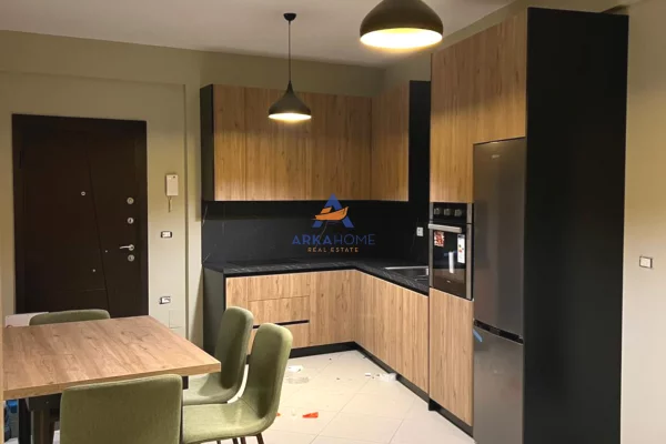 Shtepi me qera 2+1 ne Tirane - 650 Euro