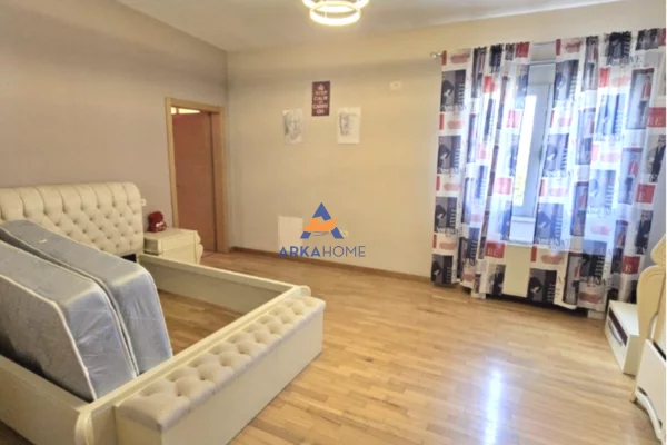 Shtepi me qera 4+1 ne Tirane - 1,000 Euro